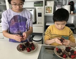 作るいちご大福1.jpg