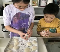 作るいちご大福2.jpg
